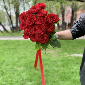 Букет из 15 красных Роз "Ред Наоми"(60см)