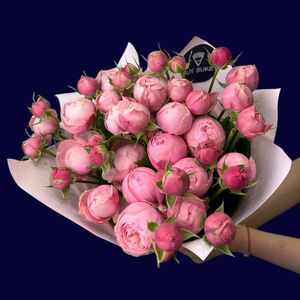 Букет из 7 кустовых роз Силва Пинк